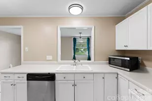 1136 E Woodlawn Rd, Charlotte, NC 28209 - Photo 8