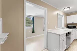 1136 E Woodlawn Rd, Charlotte, NC 28209 - Photo 12