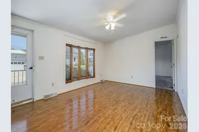 4 N Marjorie Lane, Hendersonville, NC 28792 - Photo 2