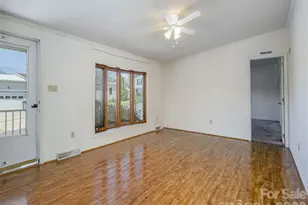 4 N Marjorie Ln, Hendersonville, NC 28792 - Photo 2