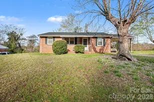 2712 Rosemary Dr, Winston Salem, NC 27105 - Photo 1