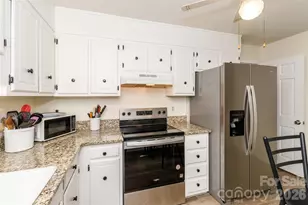 8300 Knights Bridge Rd, Charlotte, NC 28210 - Photo 14