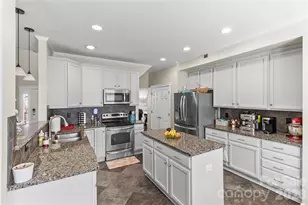 7030 Carrington Pointe Dr, Huntersville, NC 28078 - Photo 4