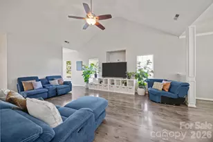 1124 Homestead Glen Blvd, Charlotte, NC 28214 - Photo 6