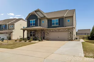 177 Falls Cove Dr, Troutman, NC 28166 - Photo 2