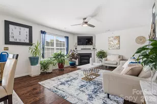 2438 Dewey Creek Ln, Charlotte, NC 28216 - Photo 4