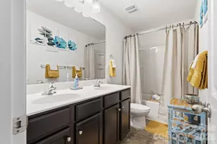 2438 Dewey Creek Ln, Charlotte, NC 28216 - Photo 18