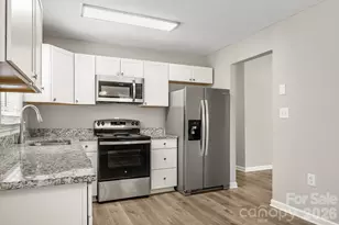 8410 Clear Meadow Ln, Charlotte, NC 28227 - Photo 10