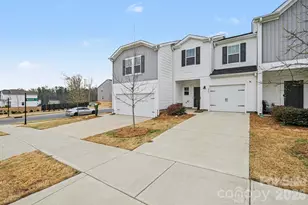 2207 Belterra Dr, Charlotte, NC 28216 - Photo 2