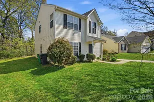 836 Almora Dr, Charlotte, NC 28216 - Photo 2
