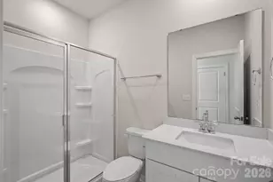 11935 Red Leaf Dr, Charlotte, NC 28215 - Photo 18