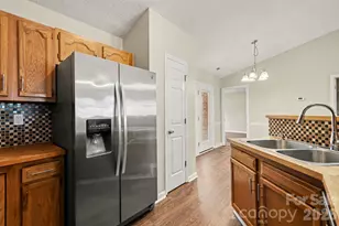 1117 Capps Hollow Dr, Charlotte, NC 28216 - Photo 4