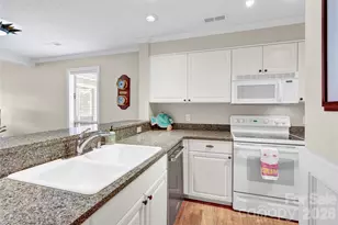 18009 Kings Point Dr, Cornelius, NC 28031 - Photo 8