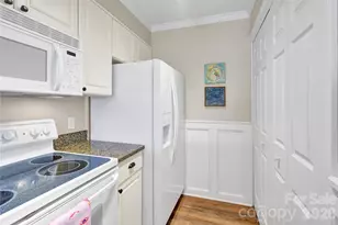 18009 Kings Point Dr, Cornelius, NC 28031 - Photo 6