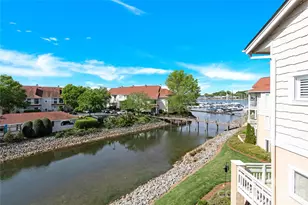 18009 Kings Point Dr, Cornelius, NC 28031 - Photo 2
