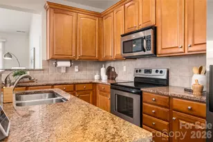 11021 Lucky Horseshoe Ln, Charlotte, NC 28277 - Photo 8