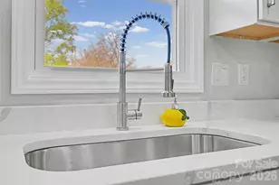 553 Derrydowne Dr, Charlotte, NC 28213 - Photo 12