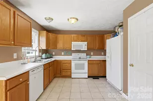 3603 Weatherly Ln, Shelby, NC 28150 - Photo 6