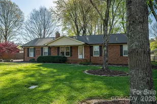 1624 Oak Trail Ln, Charlotte, NC 28216 - Photo 4