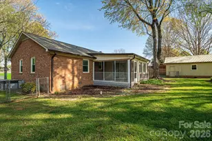 1624 Oak Trail Ln, Charlotte, NC 28216 - Photo 38