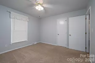 1624 Oak Trail Ln, Charlotte, NC 28216 - Photo 16