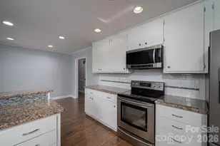 1624 Oak Trail Ln, Charlotte, NC 28216 - Photo 6