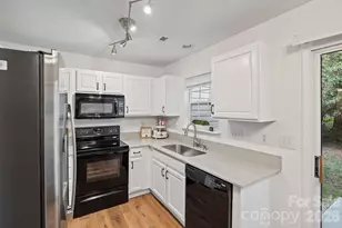 12318 Hennigan Pl Ln, Charlotte, NC 28214 - Photo 2