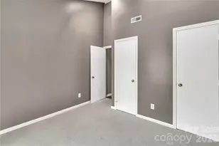 8073 Charter Oak Ln, Charlotte, NC 28226 - Photo 4