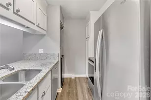 8073 Charter Oak Ln, Charlotte, NC 28226 - Photo 6