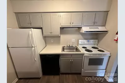 381 20th Avenue NE, Hickory, NC 28601 - Photo 2