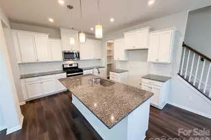 11122 Chalkbark Ln, Charlotte, NC 28262 - Photo 2