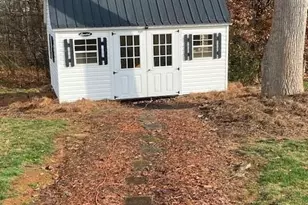 129 Walnut Ave, Yadkinville, NC 27055 - Photo 4