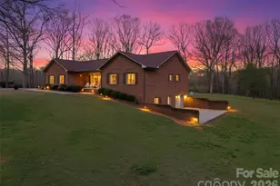 328 Davidson Ct, Taylorsville, NC 28681 - Photo 1