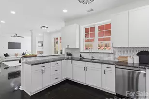 7702 Harrington Woods Rd, Charlotte, NC 28269 - Photo 16