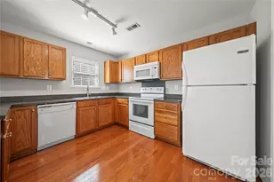 1040 Castle Rock Ct, Concord, NC 28025 - Photo 4