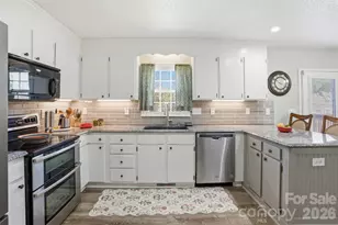 3918 Plum St, Conover, NC 28613 - Photo 6