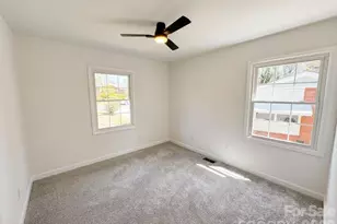 1423 Chelveston Dr, Charlotte, NC 28208 - Photo 12