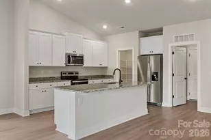 6726 Fairford Dr, Charlotte, NC 28215 - Photo 6