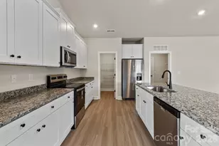 6726 Fairford Dr, Charlotte, NC 28215 - Photo 8