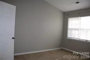 10118 Frosty Ln, Charlotte, NC 28216 - Photo 12