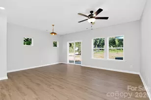 341 N Hoskins Rd, Charlotte, NC 28216 - Photo 6