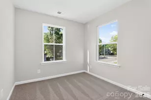 341 N Hoskins Rd, Charlotte, NC 28216 - Photo 14