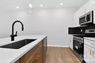341 N Hoskins Rd, Charlotte, NC 28216 - Photo 4
