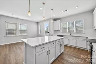 8426 Discovery Ln, Charlotte, NC 28216 - Photo 10