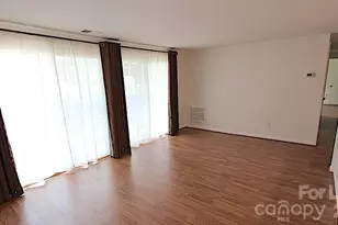 1645 Arlyn Cir, Charlotte, NC 28213 - Photo 4