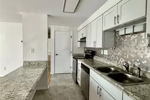 1645 Arlyn Cir, Charlotte, NC 28213 - Photo 4