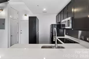 710 W Trade St, Charlotte, NC 28202 - Photo 10