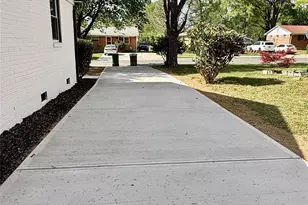 4330 Colebrook Rd, Charlotte, NC 28215 - Photo 26