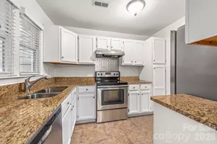 2715 Selwyn Ave, Charlotte, NC 28209 - Photo 2