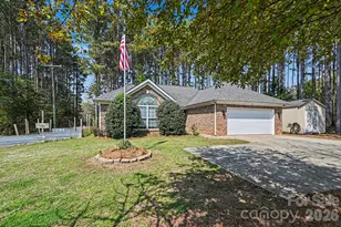 216 Henson Ln, McConnells, SC 29726 - Photo 2